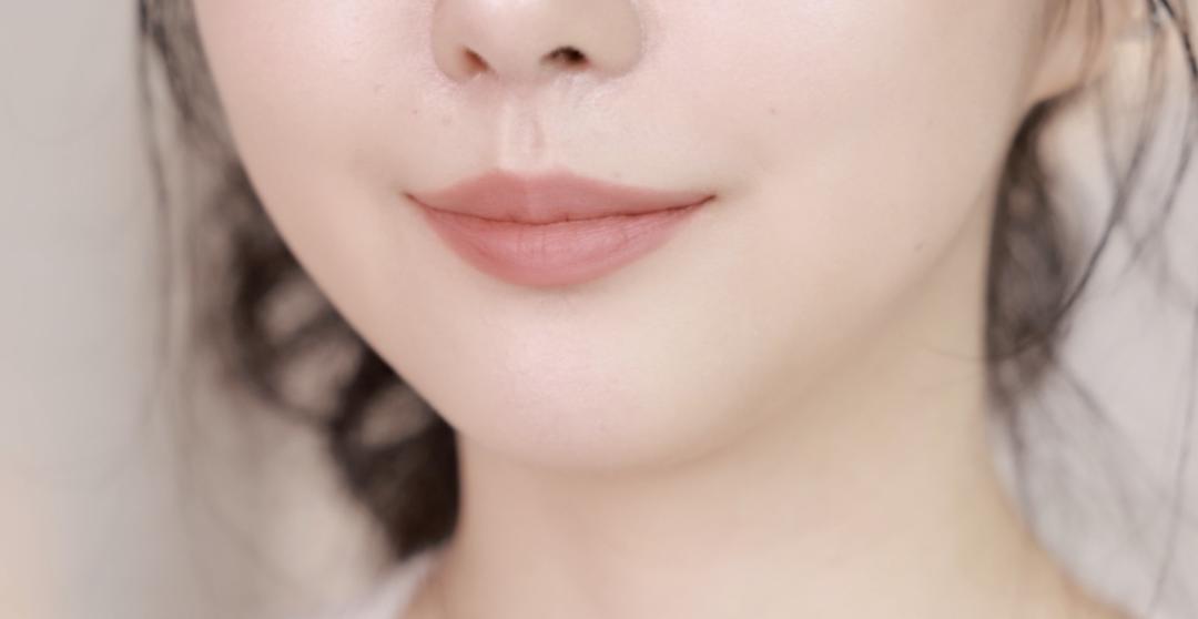 薄唇涂口红淡妆的正确方法,厚唇日常妆适合什么口红