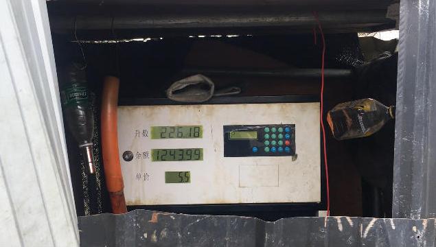 黑加油站藏油罐,加油站油罐埋地扔烟头