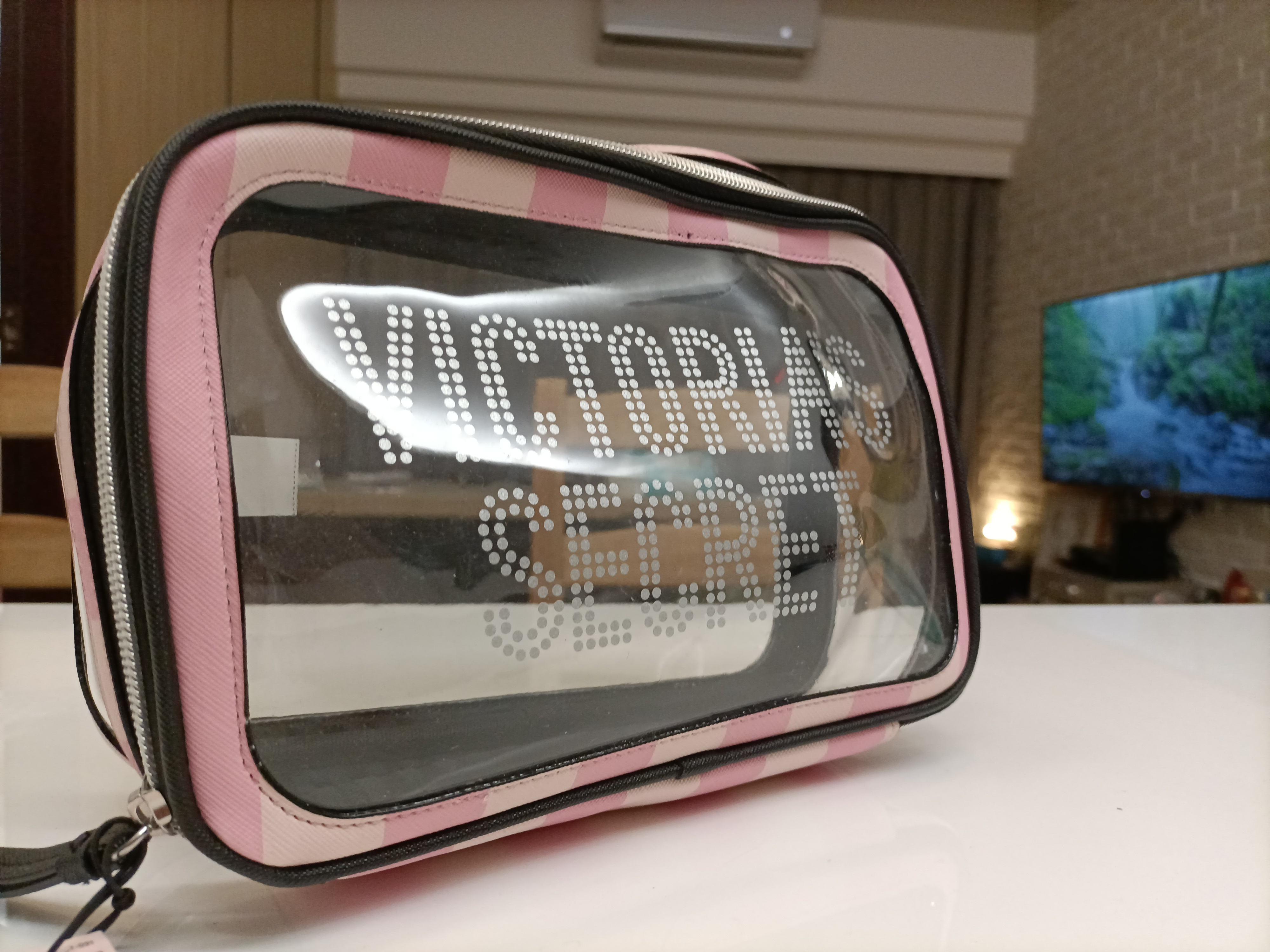 如果你认为「维密」只卖内衣,那就大错特错了