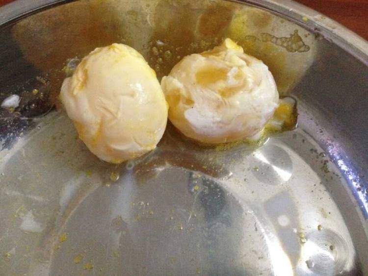 粽子店将鸭蛋白当垃圾处理,粽子里的咸鸭蛋白怎么处理