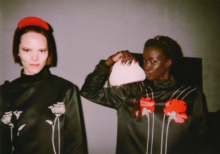 15倍价钱从苏富比拍来的Prada，要供奉在哪儿才好膜拜？