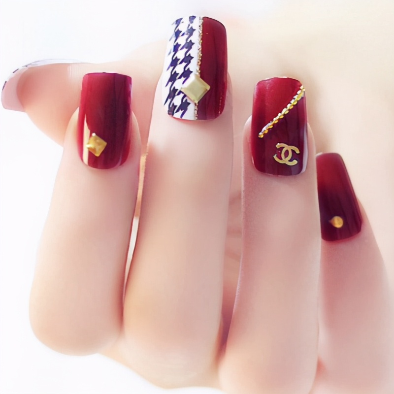 美甲的甲片怎么贴才能更牢固,美甲的甲片怎么贴才能更结实