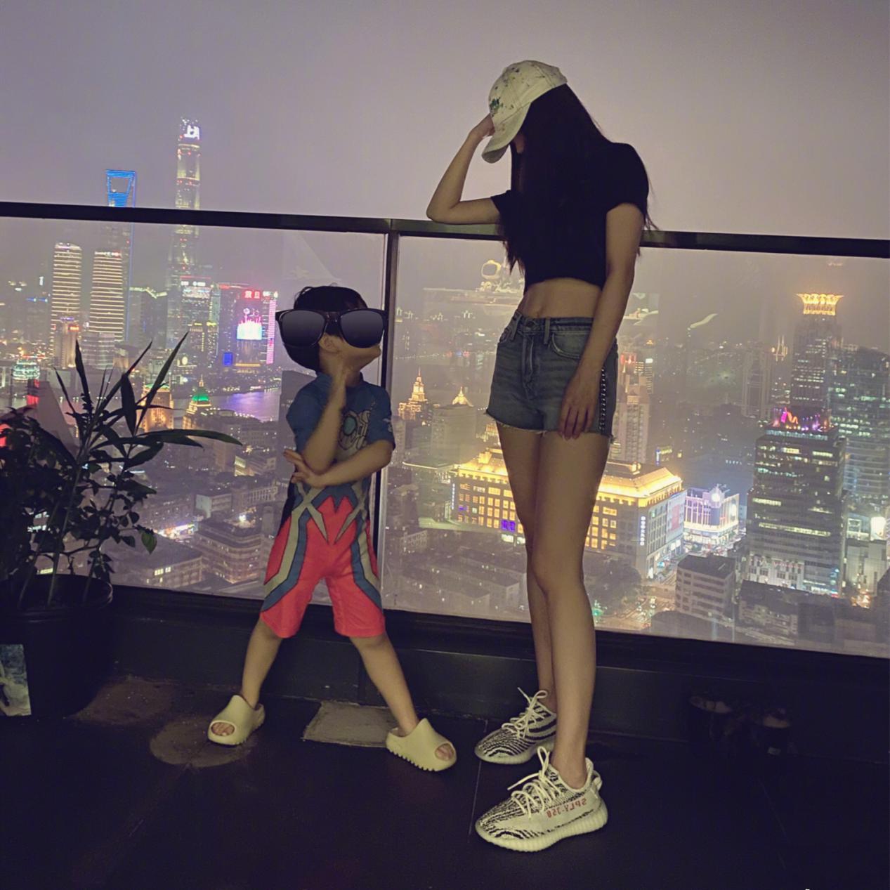 baby小海绵发声,baby被小海绵惹生气