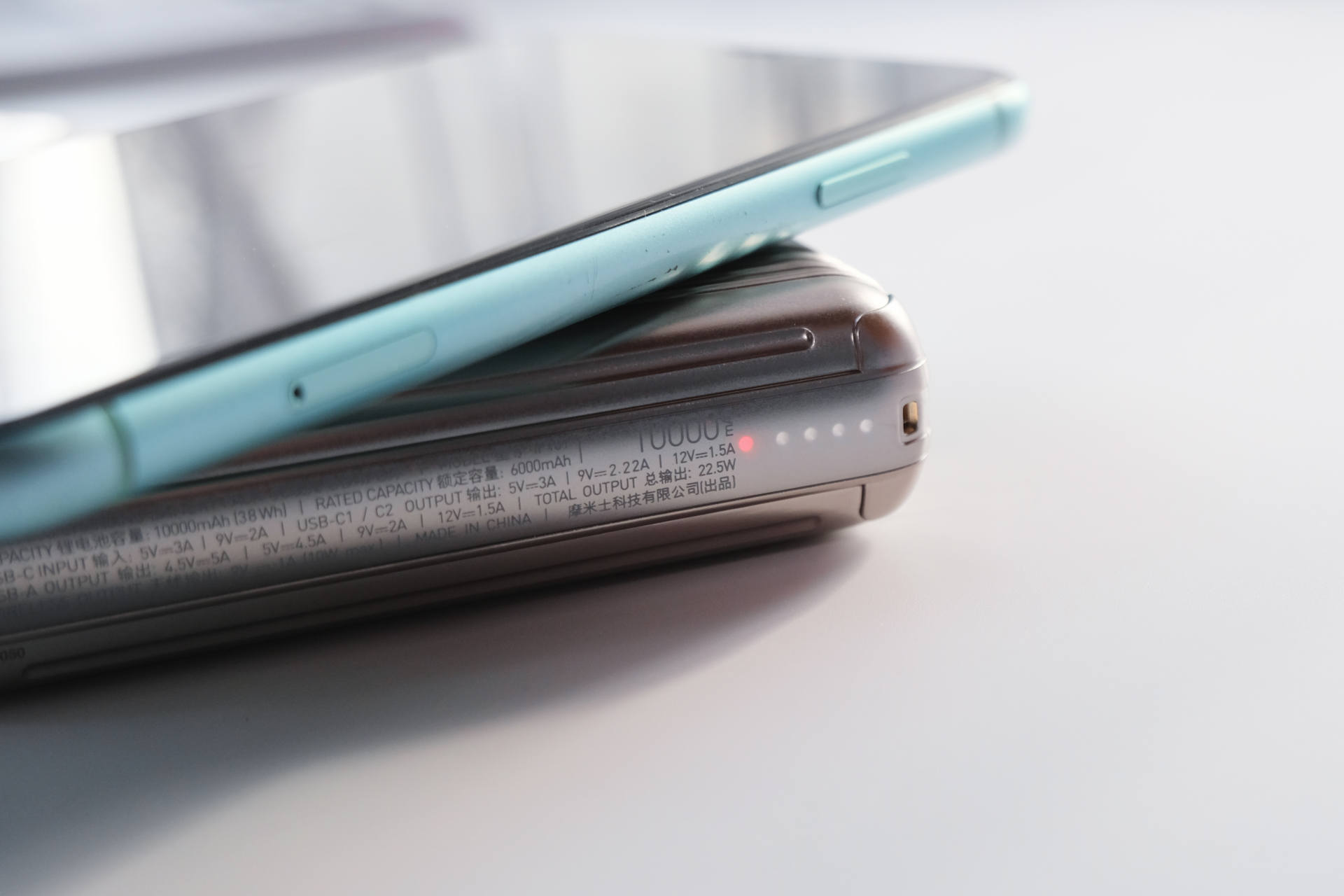 无线充电器三合一充电宝,摩米士无线充电宝测评