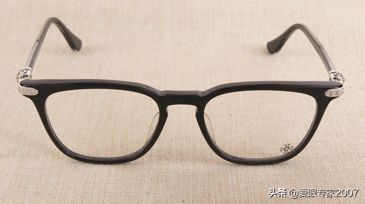 板材眼镜鼻托掉了怎么配,板材眼镜鼻托如何卸下来