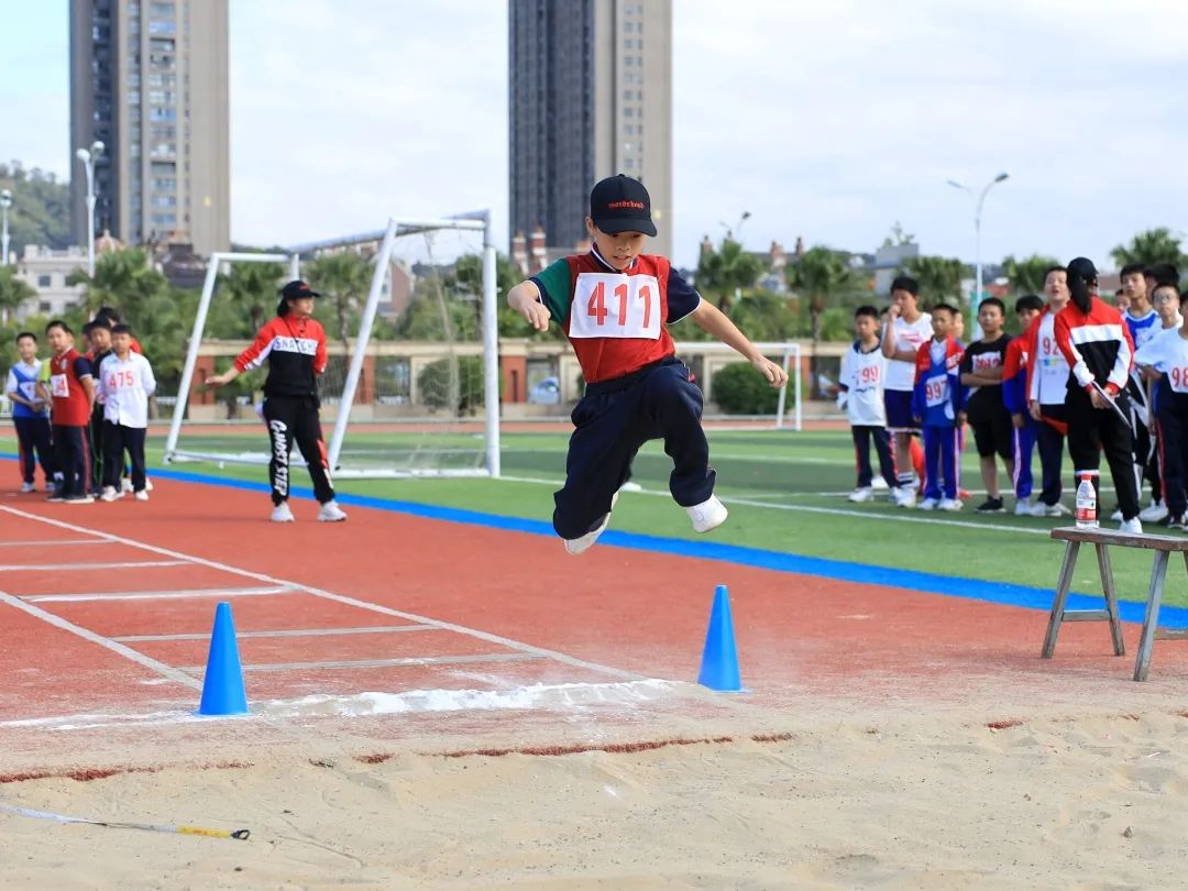 精彩难忘，未来可期，向着阳光奔跑吧！福清文光学校小学部第七届田径运动会闭幕式