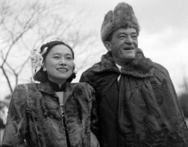 一位北京姑娘嫁大32岁美国人,辅佐8位美国总统:中国就是我的根