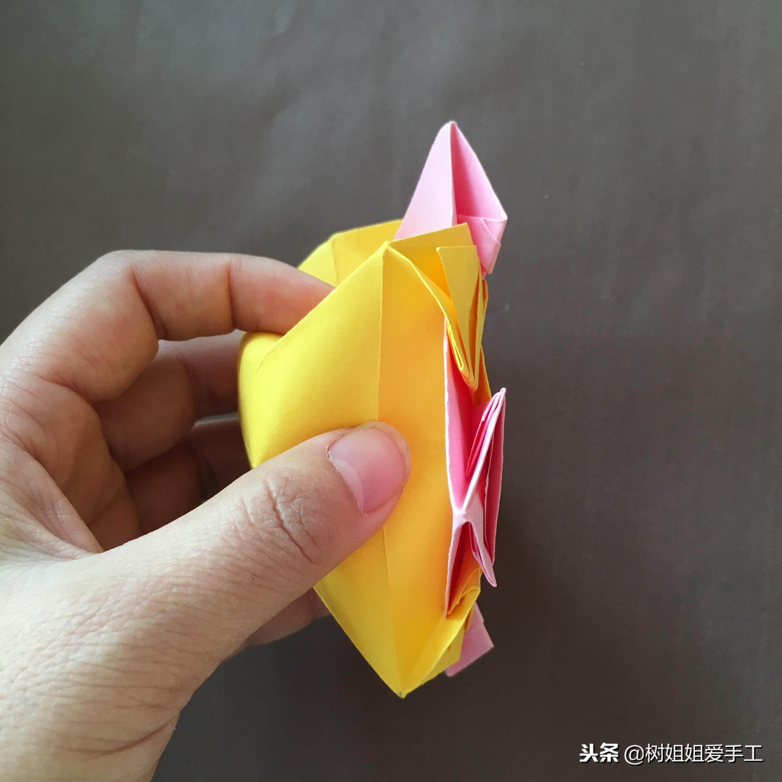 用正方形纸折小花篮,用一张纸折简单漂亮的花篮慢动作