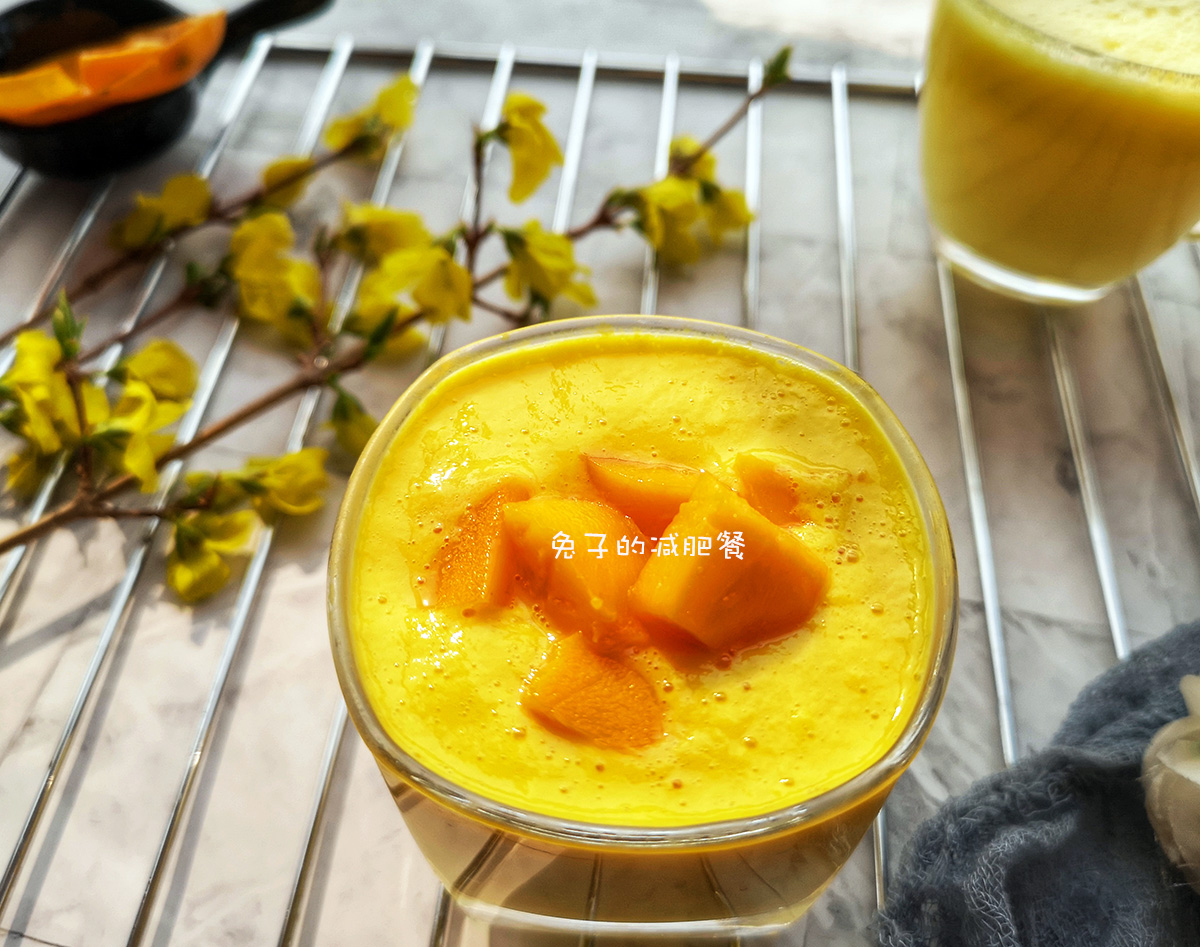 芒果里加2盒酸奶，一切一拌，无油无糖，孩子每天喝1杯，能量满满