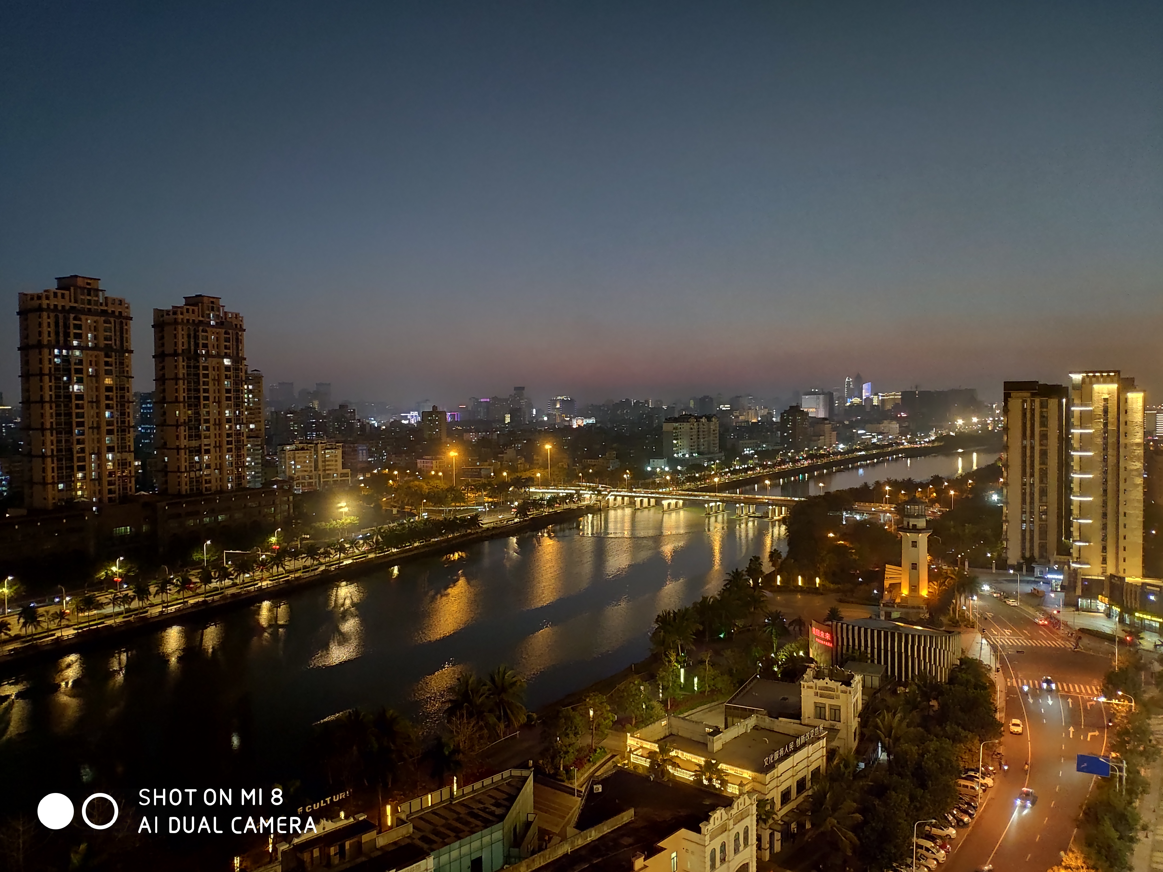 小米8的拍照怎么样？夜拍海口万绿园毫无压力