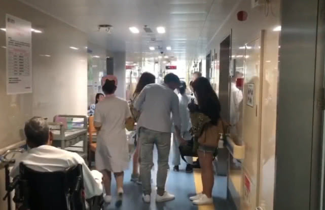 29岁男子关节抽出牛奶色液体，天天喝啤酒一天最多喝10瓶