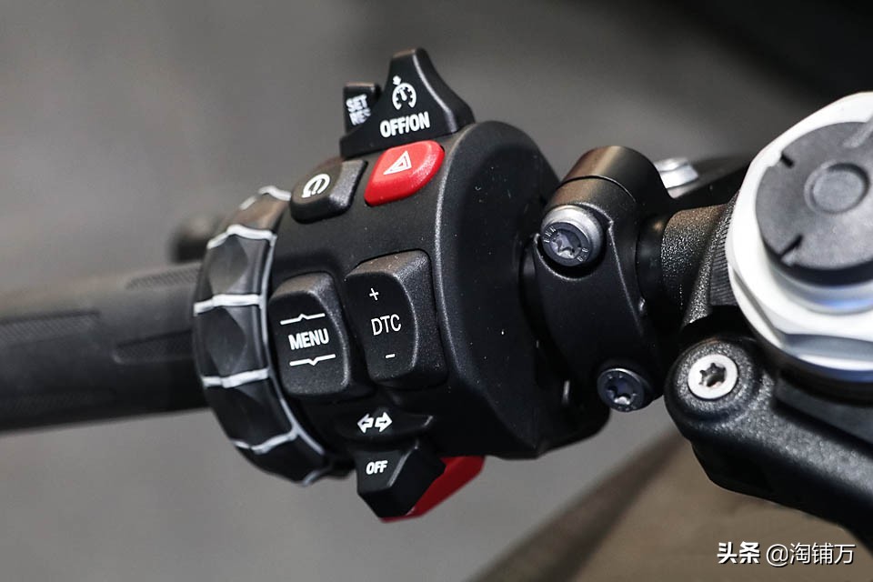 最新款宝马s1000rr沉浸式体验,宝马s1000rr新款跟老款选择