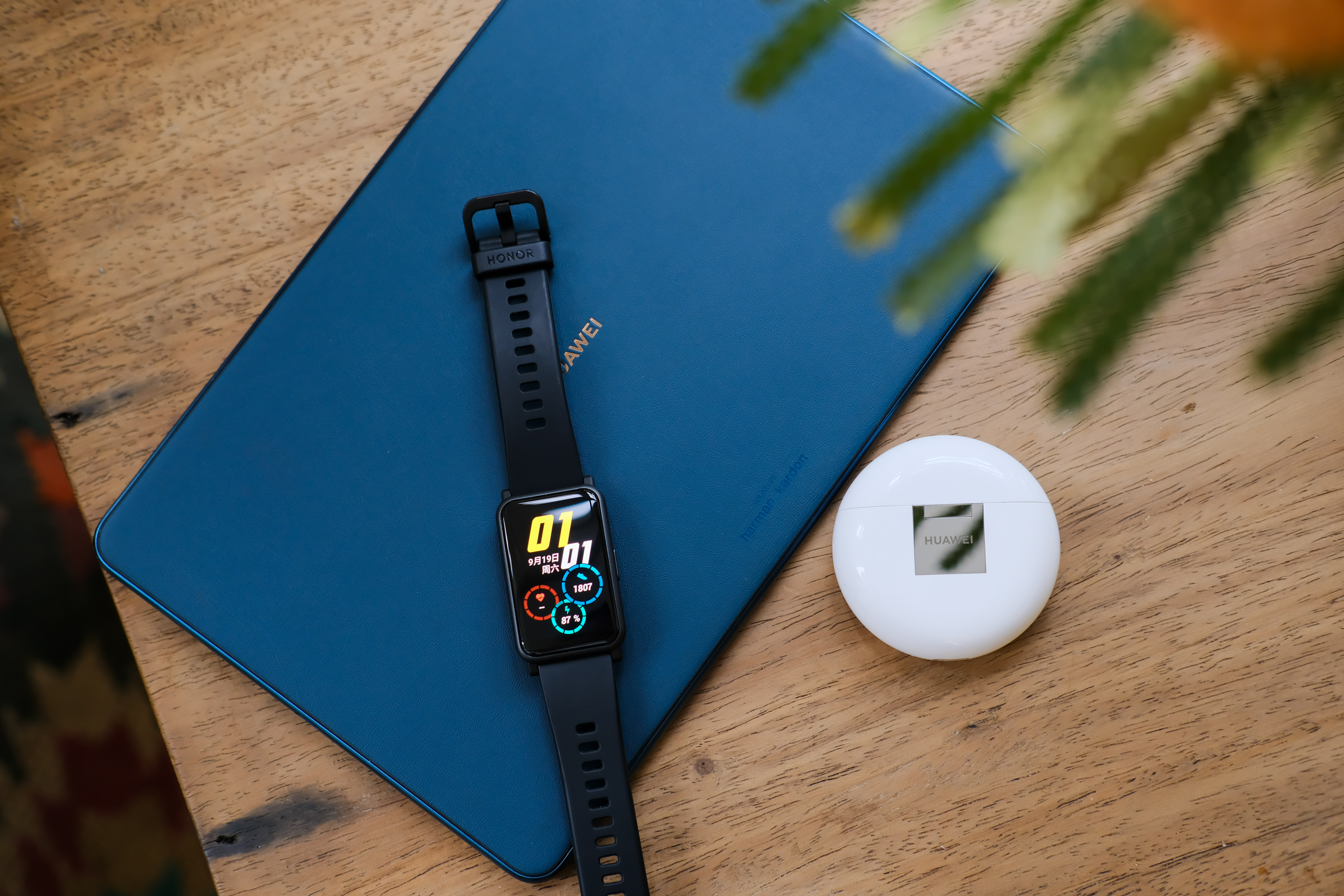 时尚大屏随身健康运动管家——体验荣耀手表ES