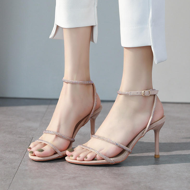 尖头细高跟女人味十足,细高跟时尚又漂亮