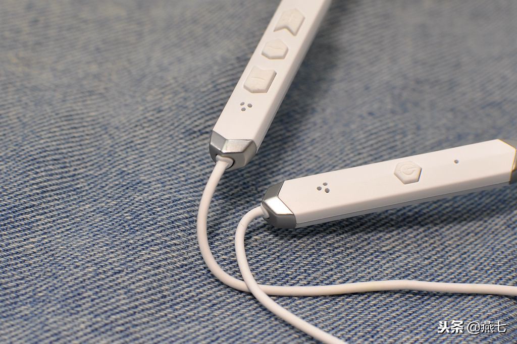 美国最新款的蓝牙耳机,国产可以媲美bose的蓝牙耳机