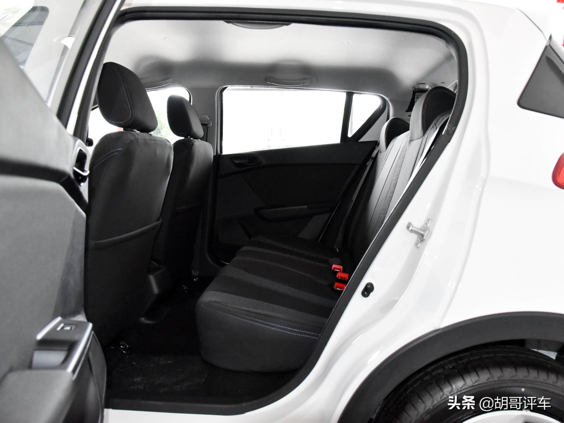 代步车推荐宝骏310实用,买菜车家用车