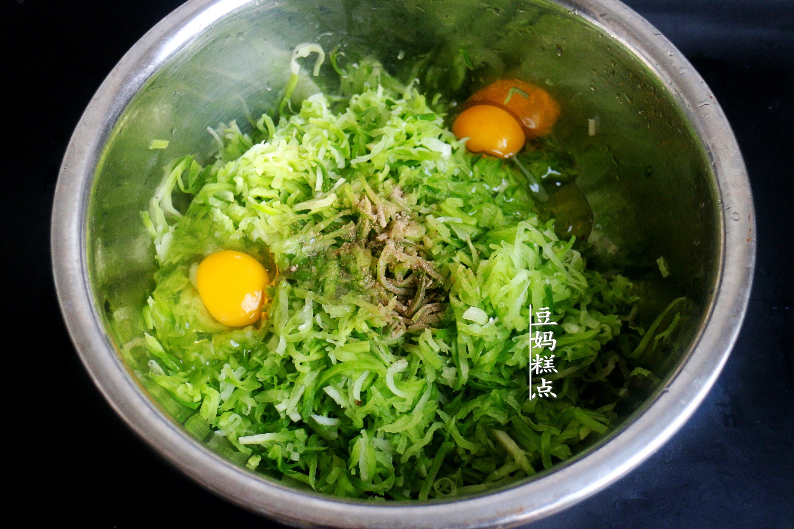 炸好丸子萝卜怎么做好吃,萝卜丸子放什么炸又酥又软