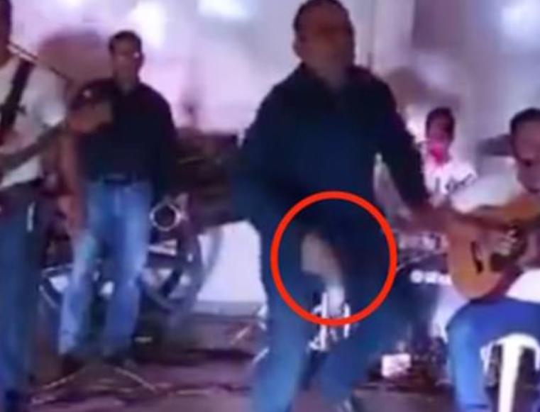 墨西哥贩毒团伙爆发枪战,墨西哥毒贩直播被杀