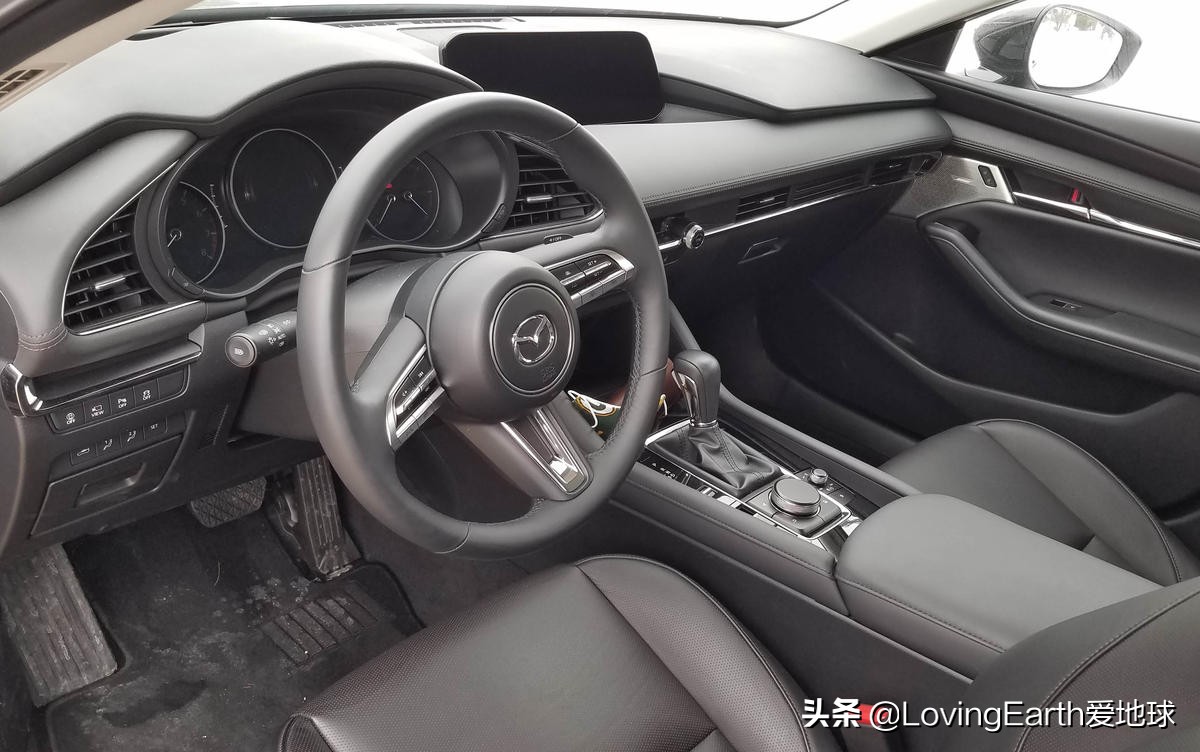 2021款马自达32.0自吸,2021款全新马自达3