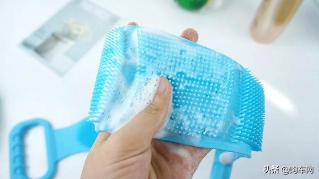 洗澡时搓出泥状物好不好,搓泥搓出来白色的是什么