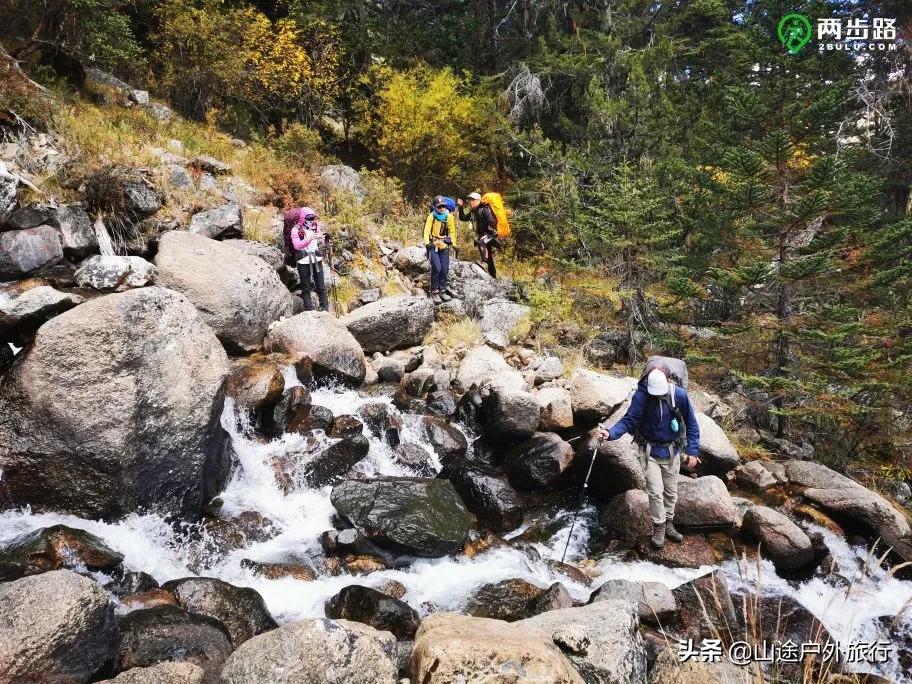户外爬山三大忌讳,户外有风险爬山需谨慎量力而行