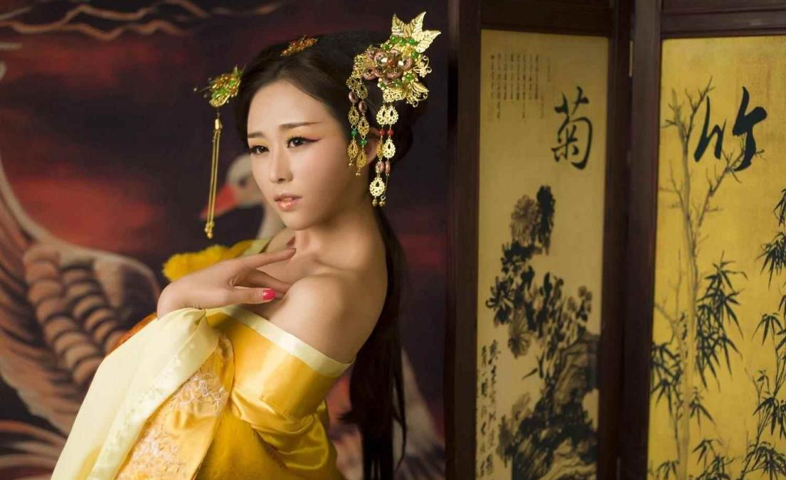 自古红颜多薄命，15岁嫁给姐夫当上皇后，最后却成为别人玩物！