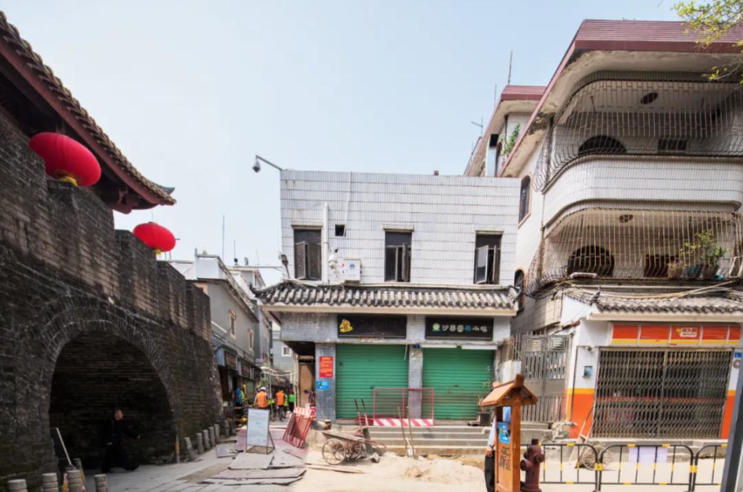 深圳花了17个月，“赶走了”居住在千年古城里的30000人