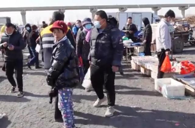 青岛泊里大集海鲜烩饼加工费,青岛海鲜早市海鲜烩饼