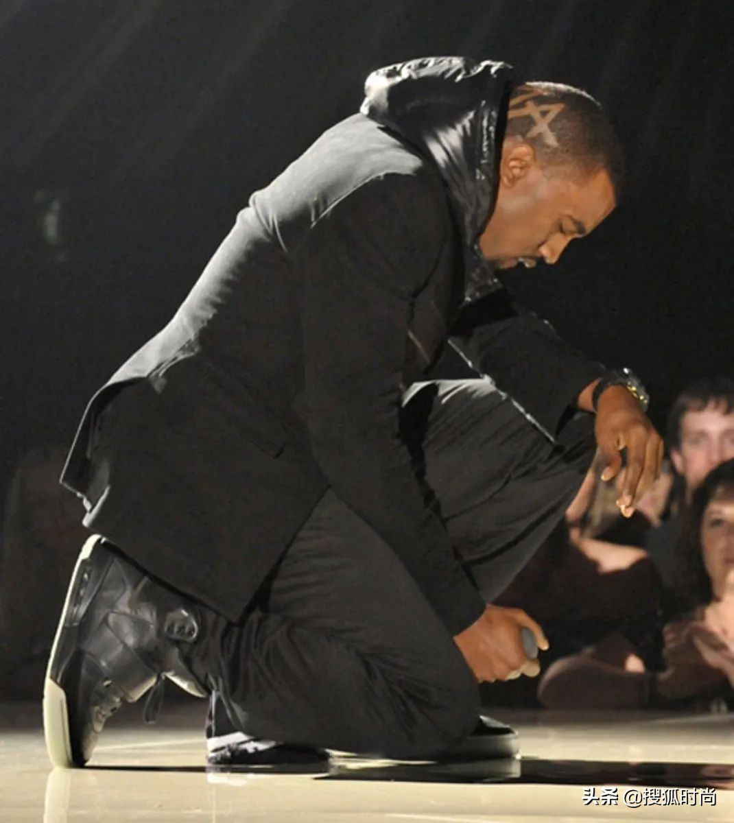 侃爷曝光千双yeezy,一双鞋就能买一套房子