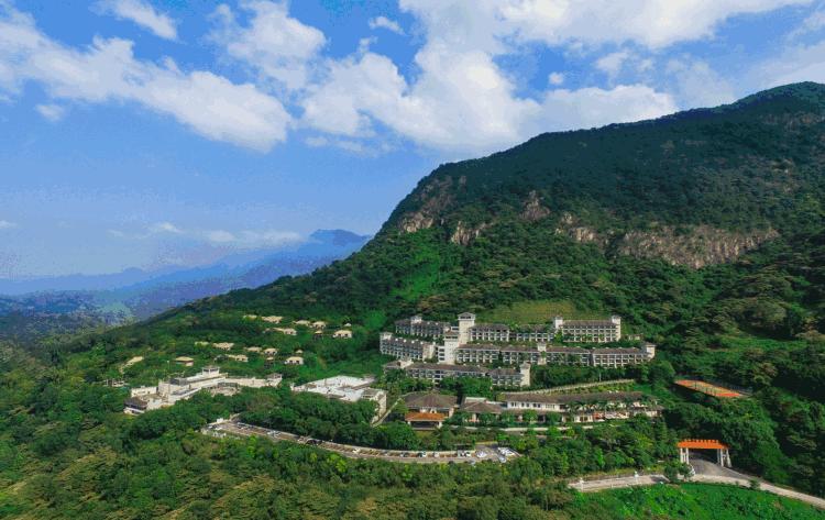 听说广州金叶子温泉酒店是广州的“小布拉宫”