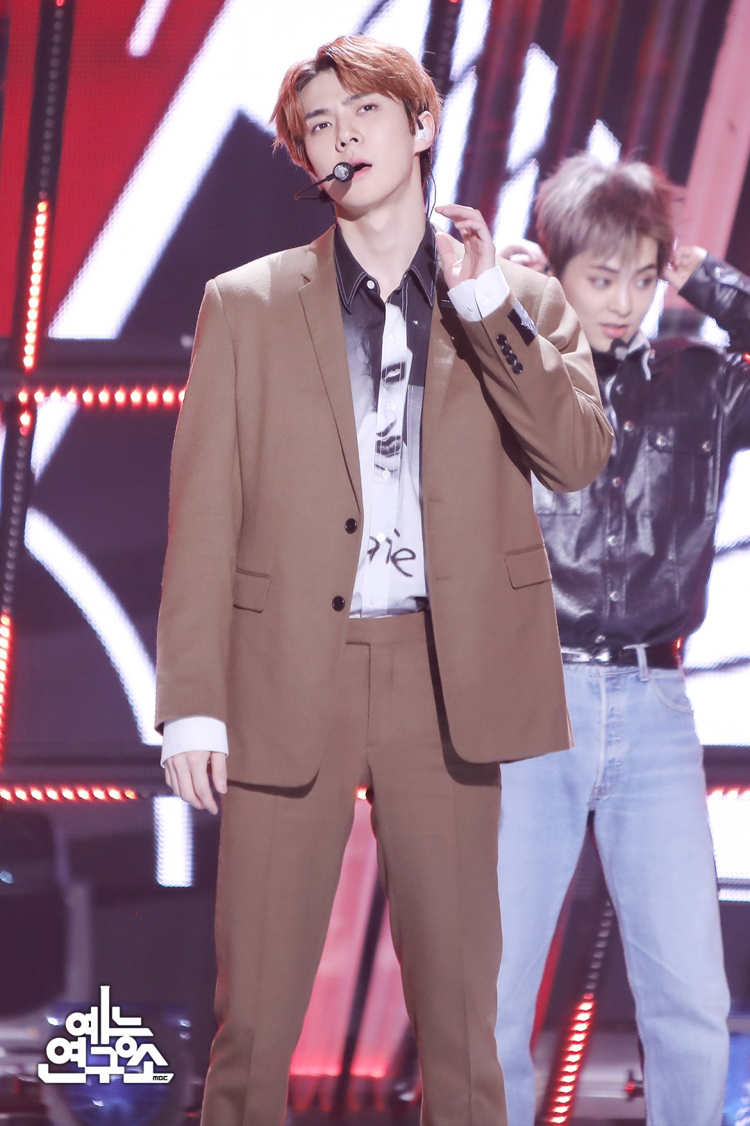 sm艺人刚进公司,SM回应边伯贤提出解约