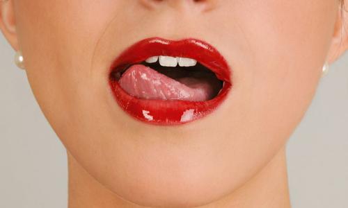 嘴唇干裂起泡是哪里上火了,嘴唇上火起泡快速消除红霉素软膏