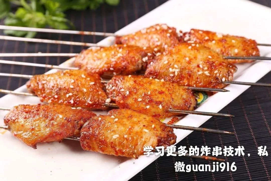 这家炸串店开了二十多年,门前天天排长队,老洛阳人最惦记