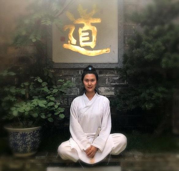 23岁道士王熹贞:宣告世人自己将羽化,近10万人围观,结局如何?