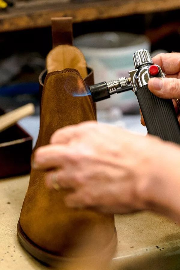 卖秋冬靴子,秋冬靴买加绒还是不加绒的