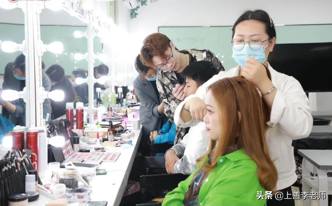 弟弟不学无术,弟弟从小就走上人生巅峰