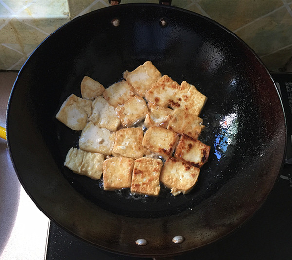 红烧鱼块怎么煎不会烂,烧鱼嫩的诀窍