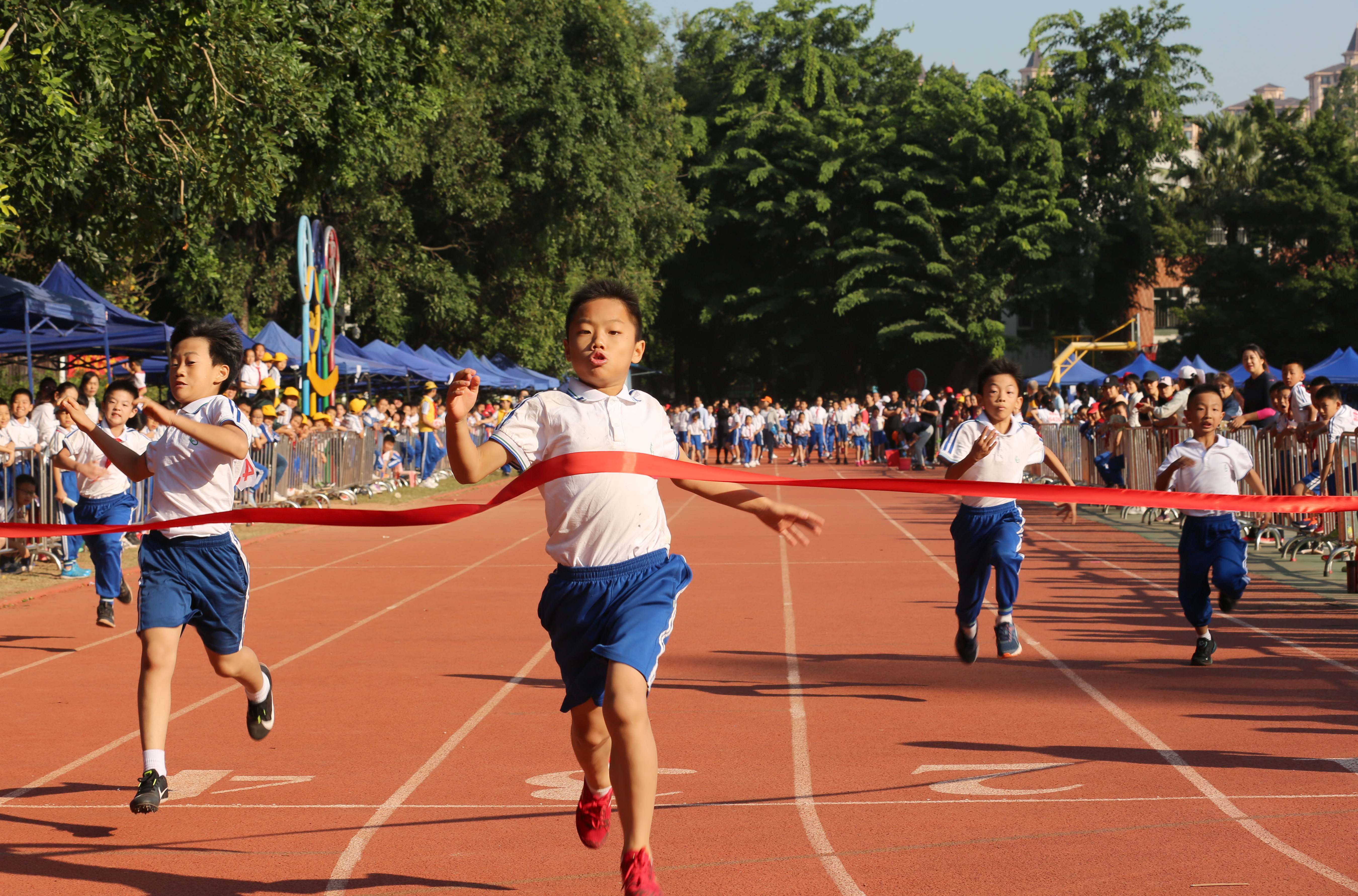 专访|这所学校没有专业足球场却成功孵化出校园足球劲旅