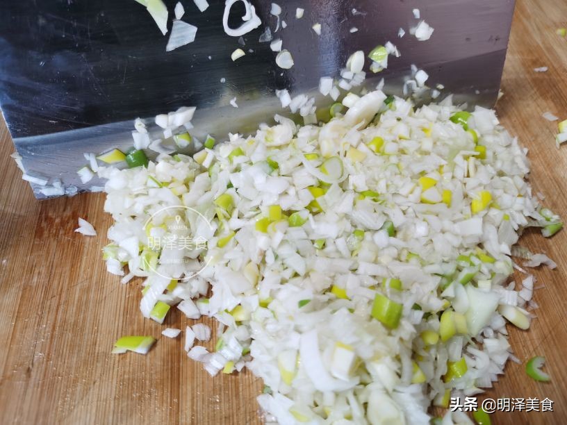 做馅饼和面的方法告诉我一下,做馅饼时如何让馅饼皮薄如纸