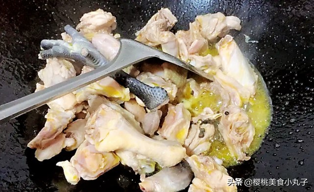 炖鸡时牢记三个调料不要放,炖鸡汤牢记4放5不放