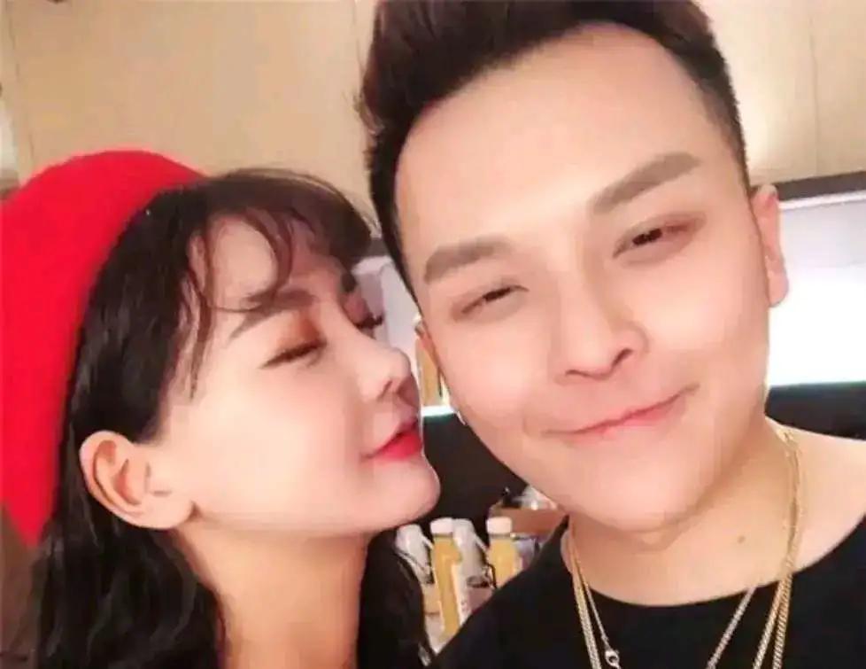 小猪先生送戒指,小猪先生假钻戒被扒的视频