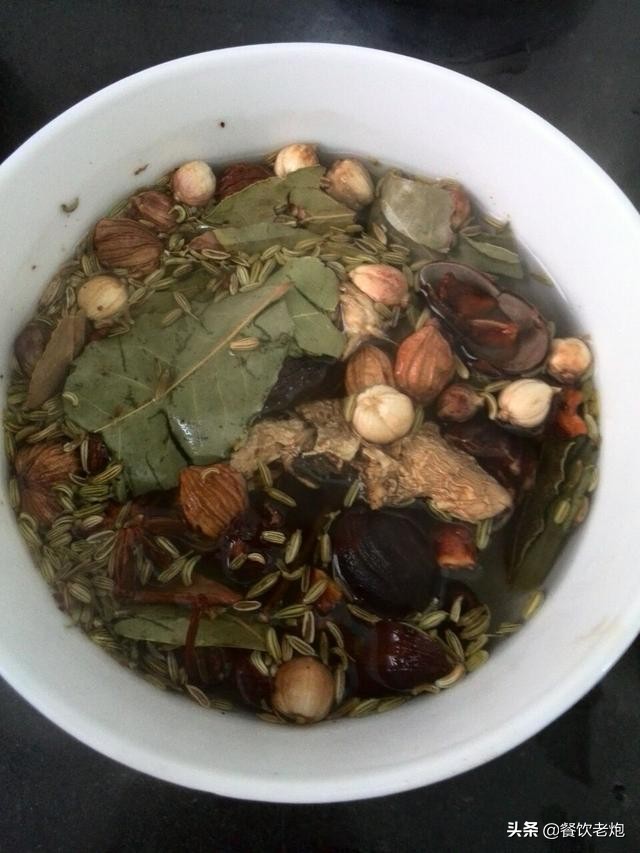 冷锅鱼火锅底料配方和炒制过程,海底捞火锅底料配方及制作过程