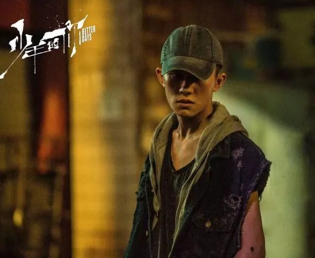 易烊千玺从小鲜肉到晋升影帝,易烊千玺的流量惊呆老前辈