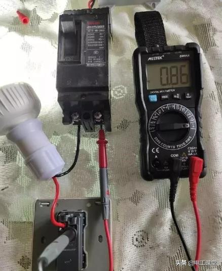 零基础老电工教你快速使用万用表,万用表不会用老电工教你