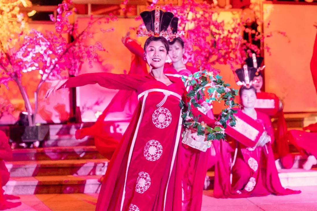 中秋出游家庭唱主角，厦门方特为何备受青睐？现场盛况多图曝光