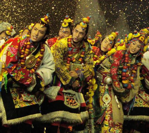 *藏西**服饰之美,独具魅力