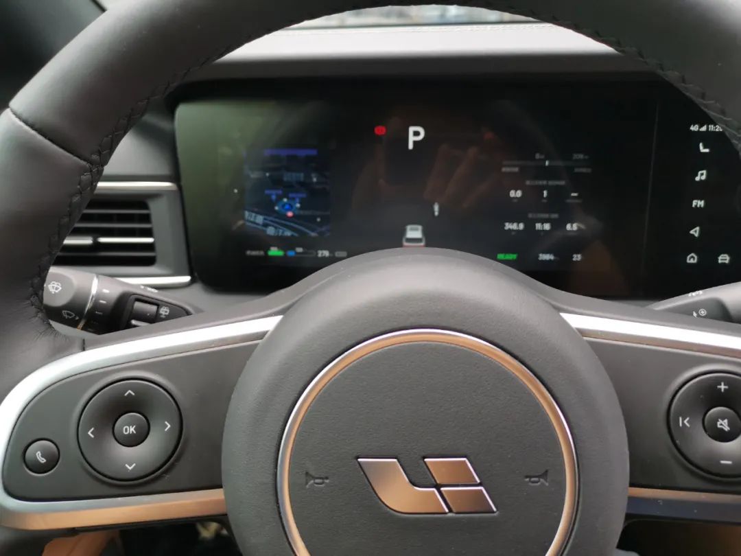 理想one4座试驾,理想one购车现场