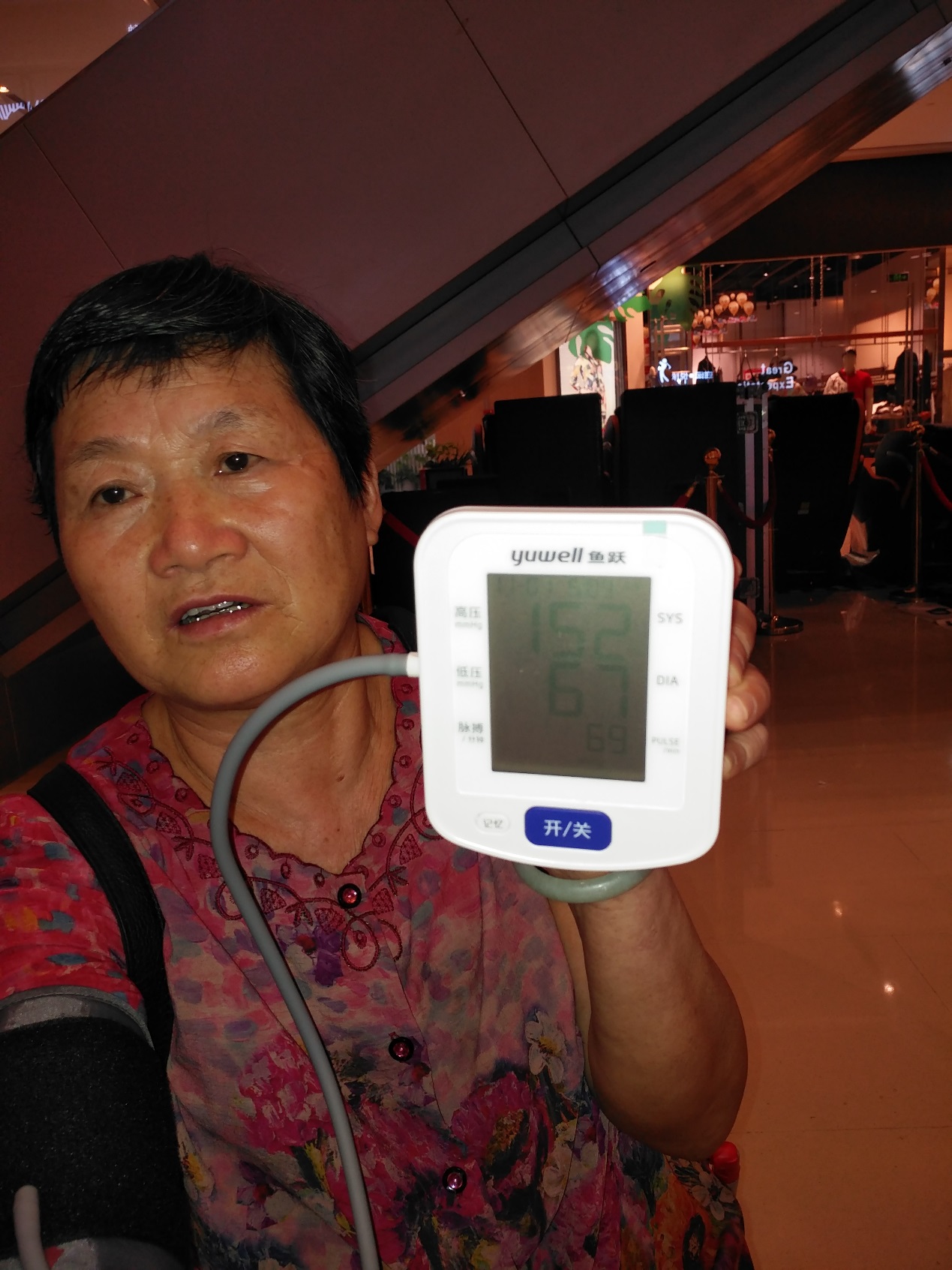 金秋八月,小雨健生高能量理疗师在消费电子购物节赢好评