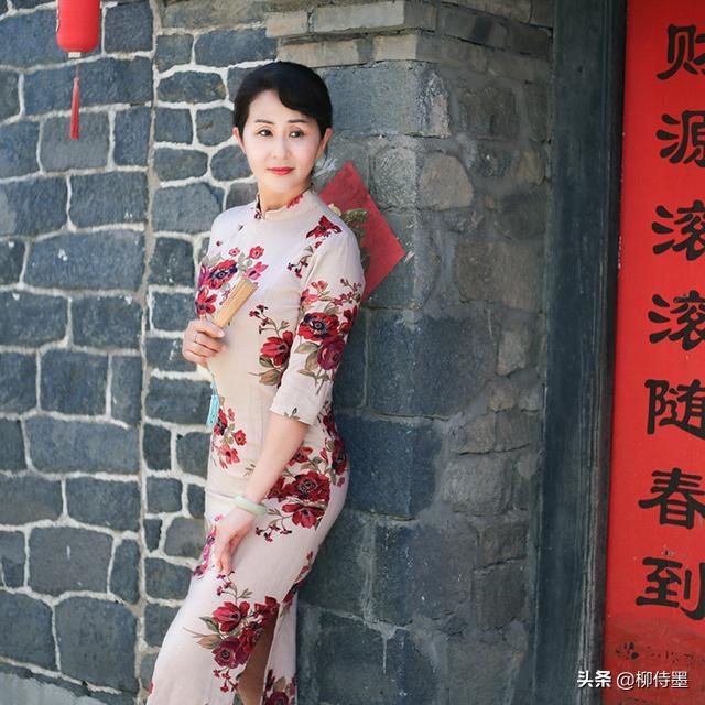 适合中老年女性拍照姿势,中老年摄影入门轻松拍出好照片