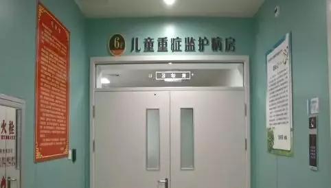 孩子被妈妈疏忽给烫伤,一岁女童掉进开水锅被烫伤